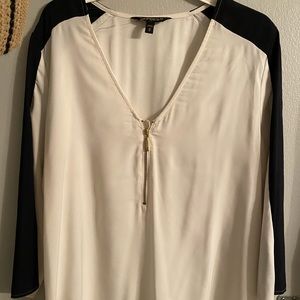 Blouse with zip up